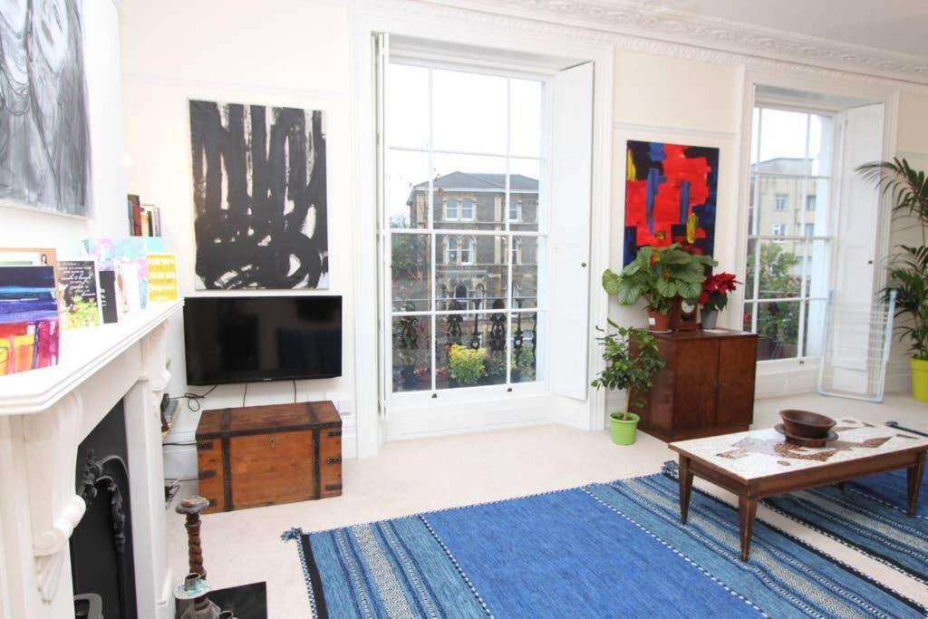 Stunning Arty Apartment In The Heart Of Clifton Bristol Buitenkant foto